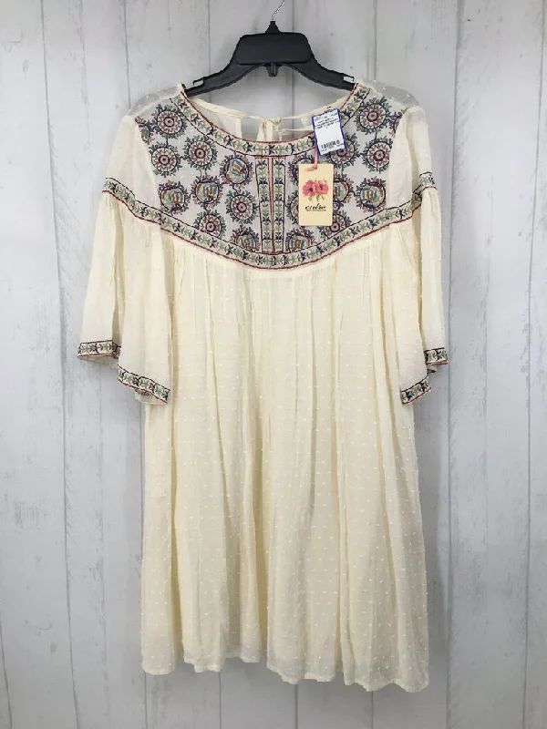 L Embrodered/textured flare slv dress