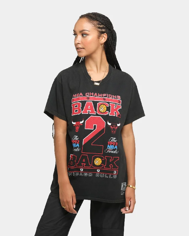 Mitchell & Ness Chicago Bulls B2B Champs Vintage T-Shirt Vintage Black Notch Collar Peter Pan Collar Cowl Neck Mitchell & Ness Chicago Bulls B2B Champs Vintage T-Shirt Vintage Black Notch Collar Peter Pan Collar Cowl Neck