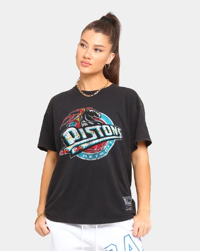 Mitchell & Ness Detroit Pistons Oversized Logo Short Sleeve T-Shirt Vintage Black Knit Fabric Woven Fabric Fleece Fabric Mitchell & Ness Detroit Pistons Oversized Logo Short Sleeve T-Shirt Vintage Black Knit Fabric Woven Fabric Fleece Fabric