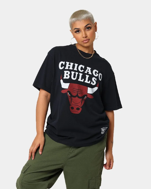 Mitchell & Ness Chicago Bulls Finals Vintage T-Shirt Faded Black Front Pockets Side Pockets Patch Pockets Mitchell & Ness Chicago Bulls Finals Vintage T-Shirt Faded Black Front Pockets Side Pockets Patch Pockets